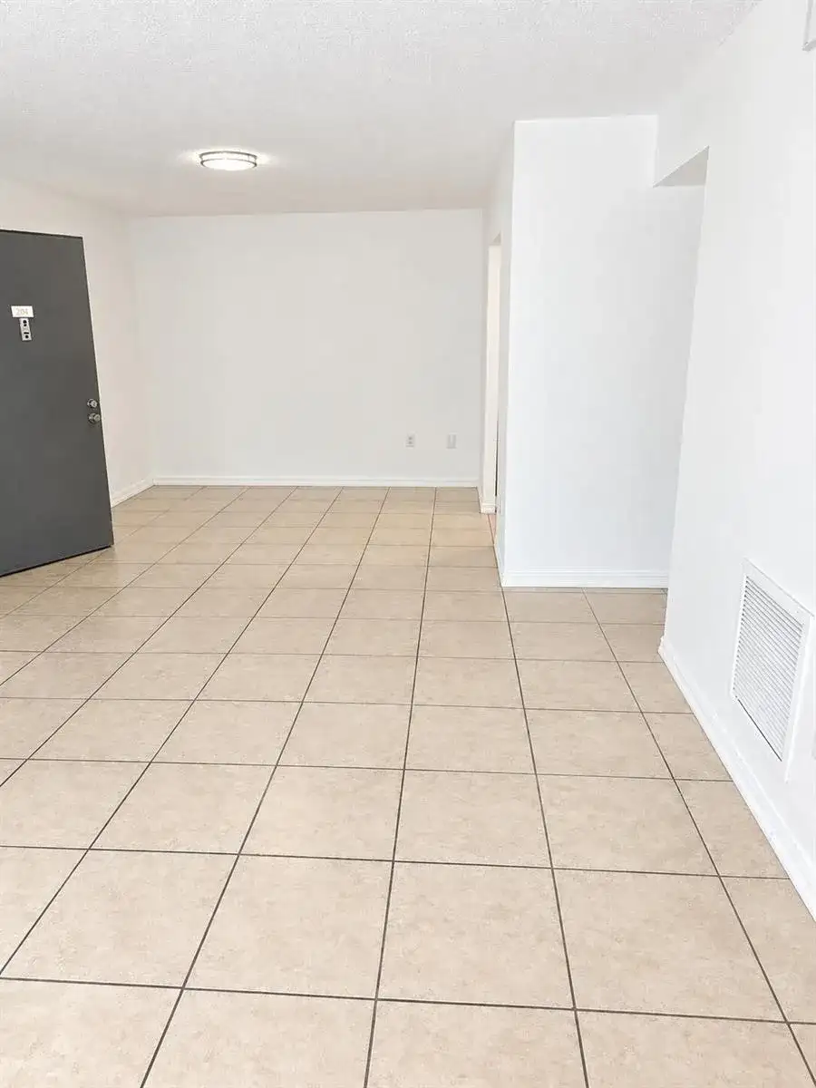 431 EXECUTIVE CENTER Drive # 204, West Palm Beach FL 33401 photo 4