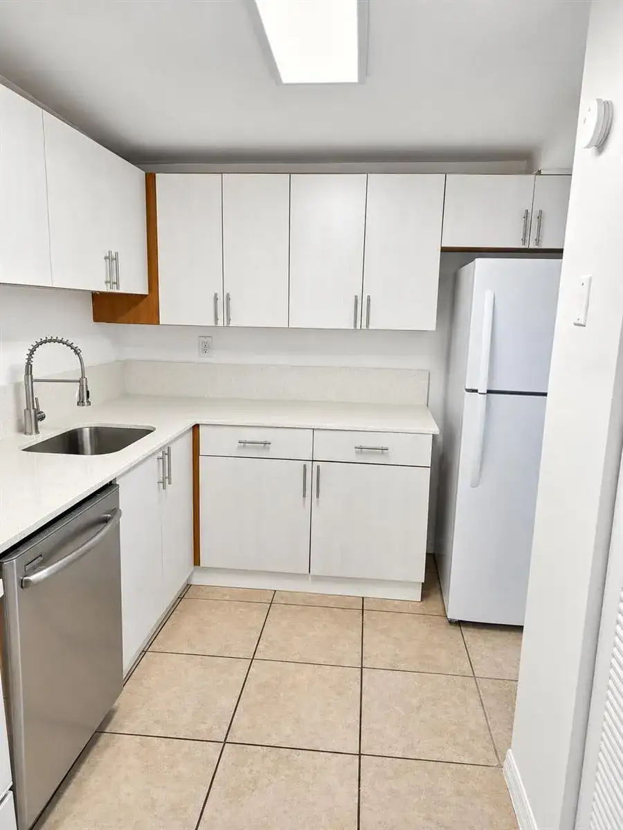 431 EXECUTIVE CENTER Drive # 204, West Palm Beach FL 33401 photo 5