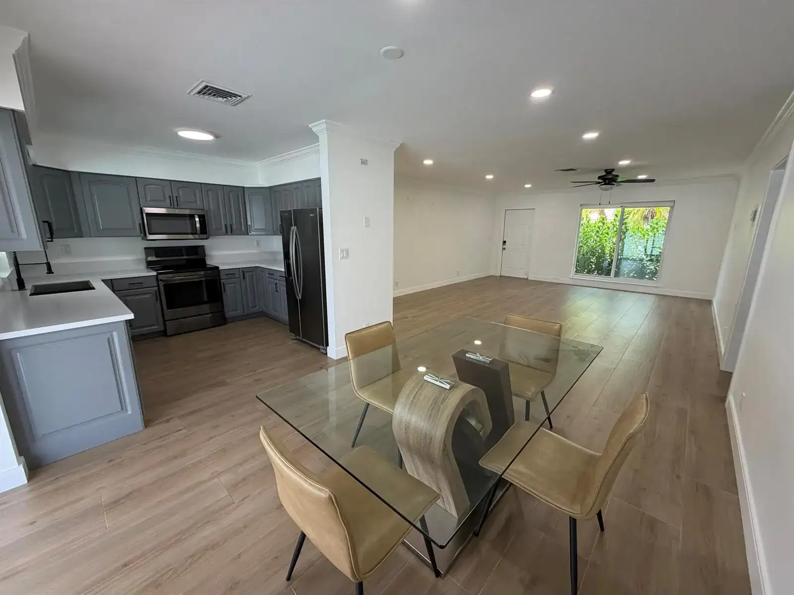 498 W CONFERENCE Drive, Boca Raton FL 33486 photo 2