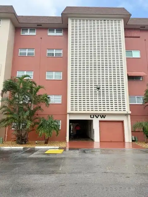 5300 WASHINGTON Street # W515, Hollywood FL 33021