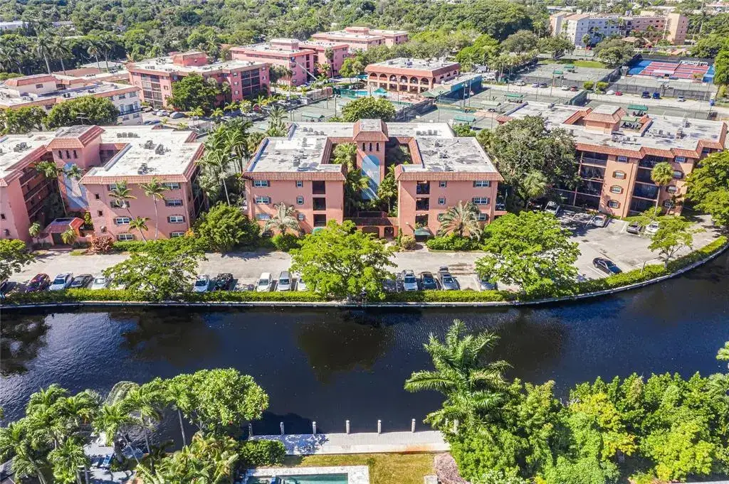 620 Tennis Club Drive # 103, Fort Lauderdale FL 33311