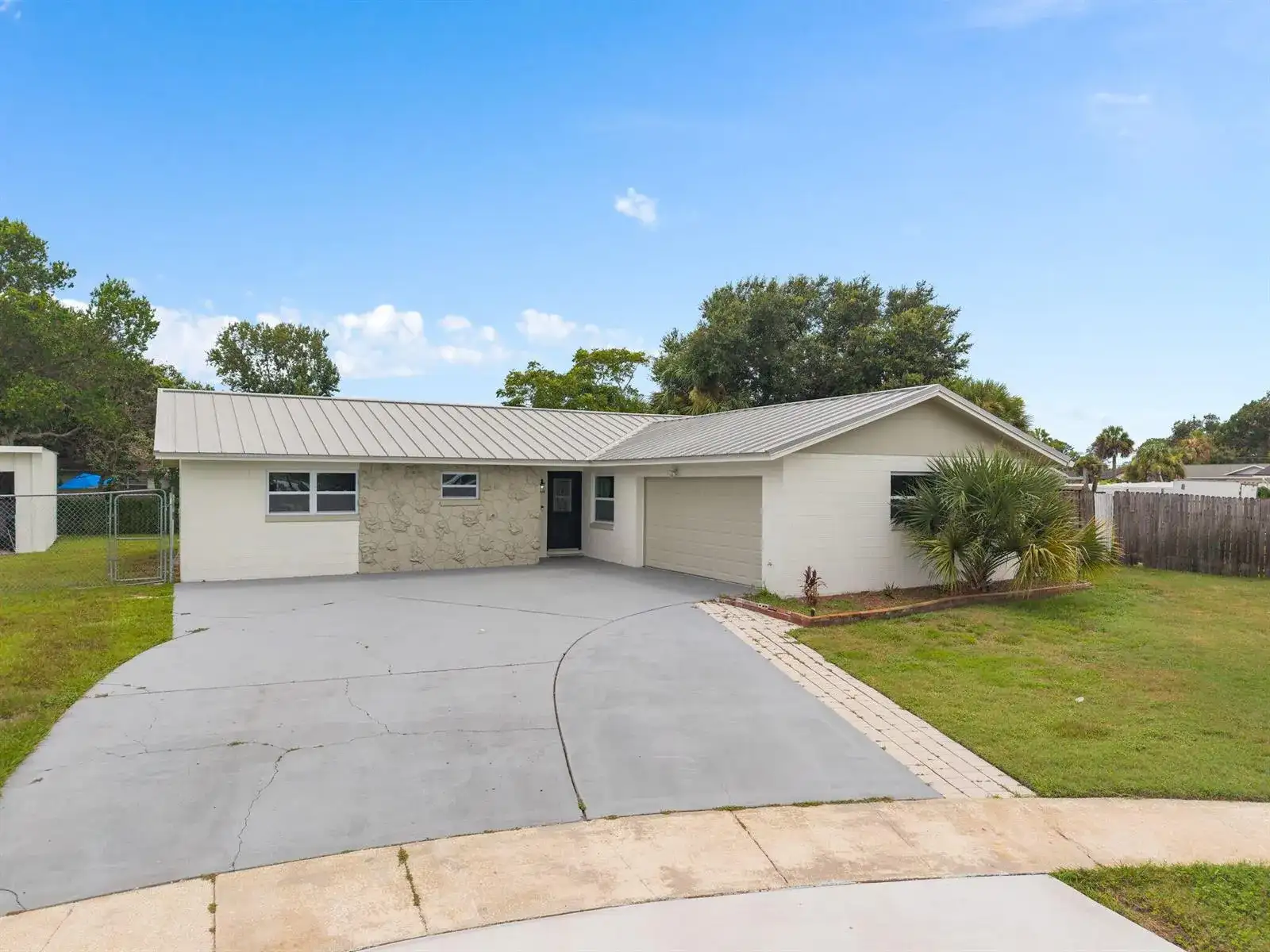 955 Tomes Court, Orlando FL 32825 photo 2