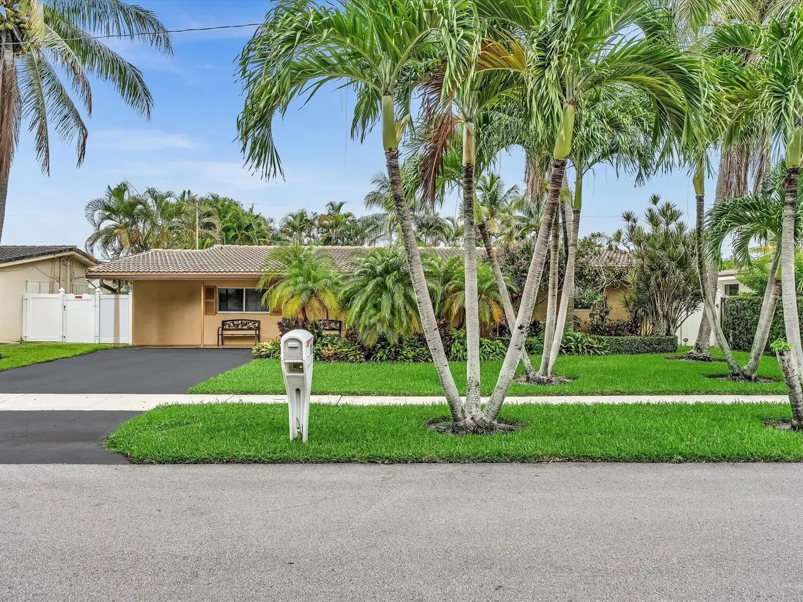 11 FOREST HILLS Lane, Boca Raton FL 33431 photo 3