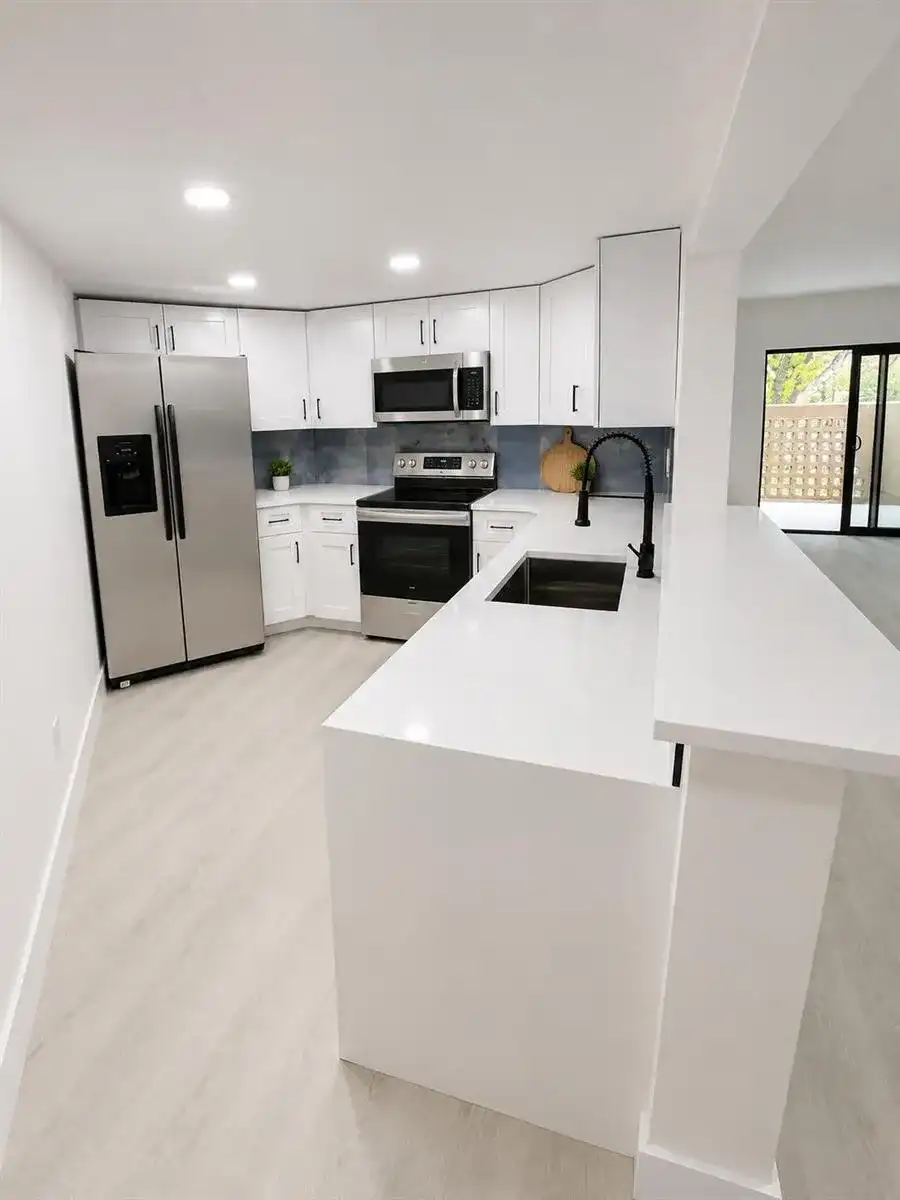 10229 NW 9th St Circle # 103, Miami FL 33172