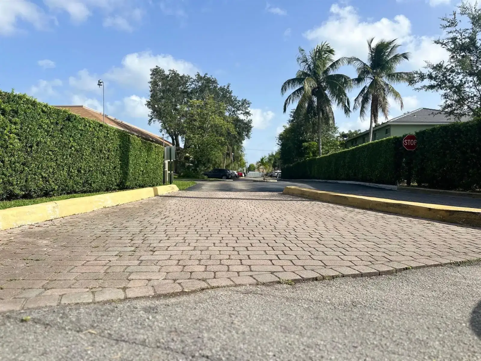 121 HIDDEN CT Road # C, Hollywood FL 33023 photo 3