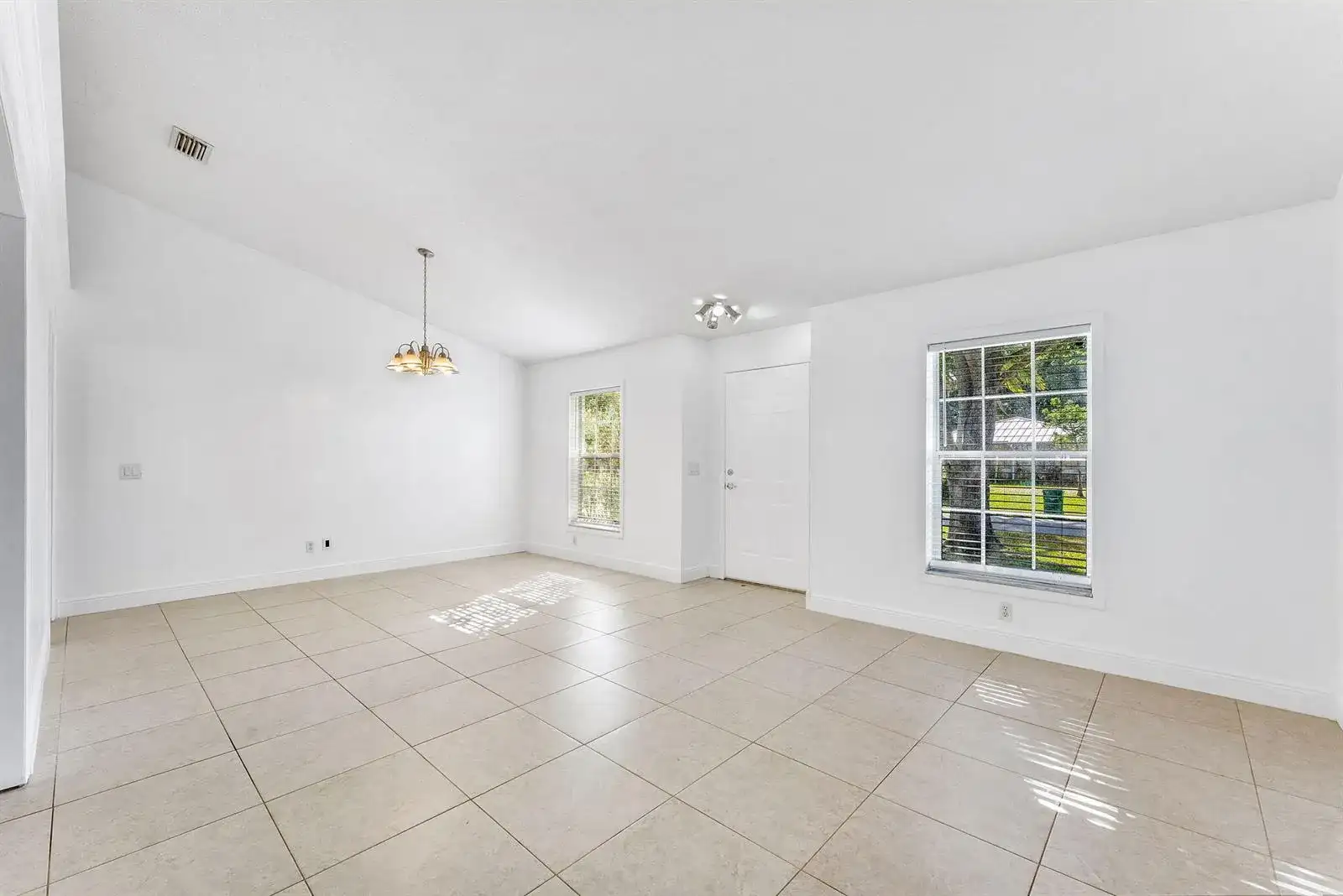 655 SE RON RICO Terrace, Port St. Lucie FL 34983 photo 3