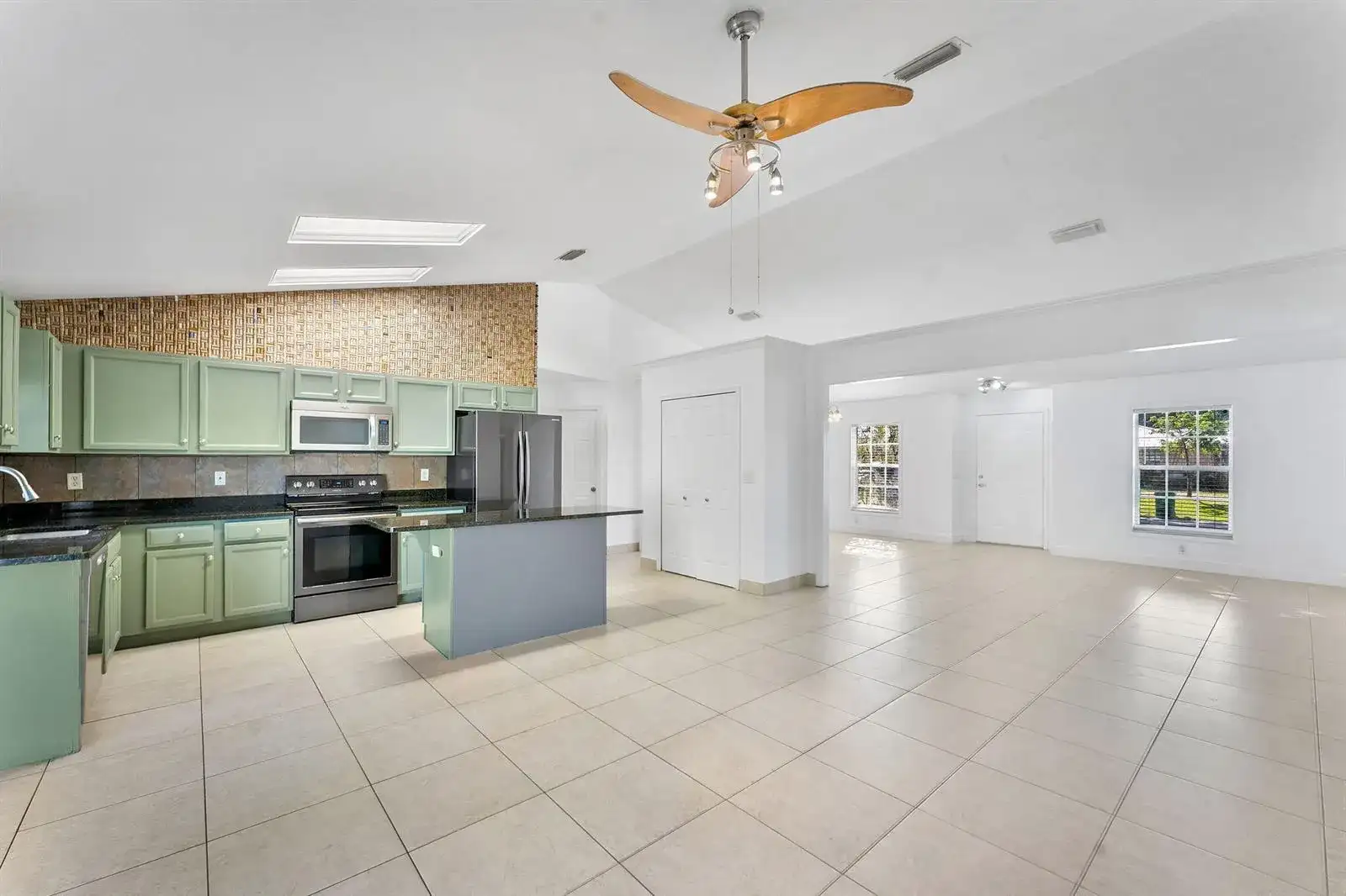 655 SE RON RICO Terrace, Port St. Lucie FL 34983 photo 4