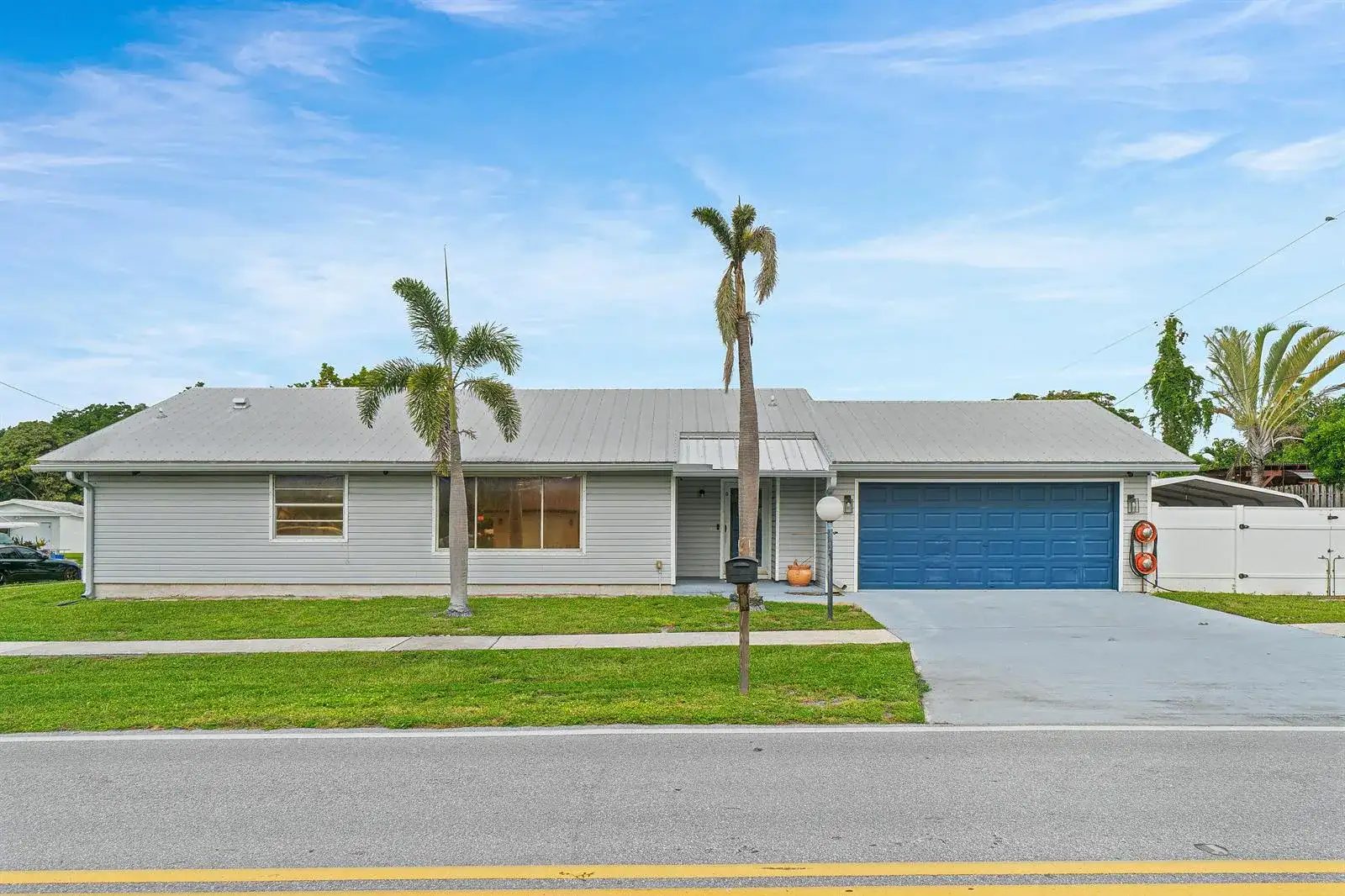 215 SW 8TH Street, Boynton Beach FL 33426 photo 2