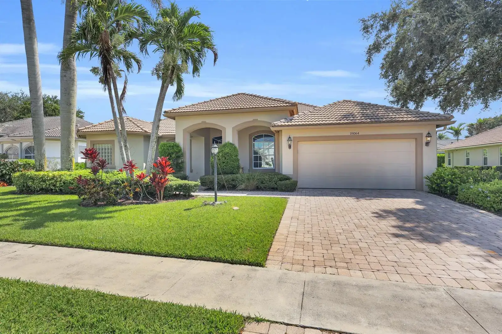 19064 SE Jupiter River Drive, Jupiter FL 33458 photo 2