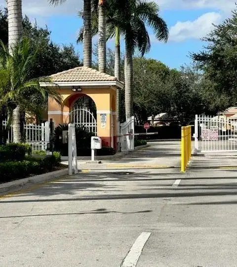 2140 SW 87TH Way, Miramar FL 33025 photo 3