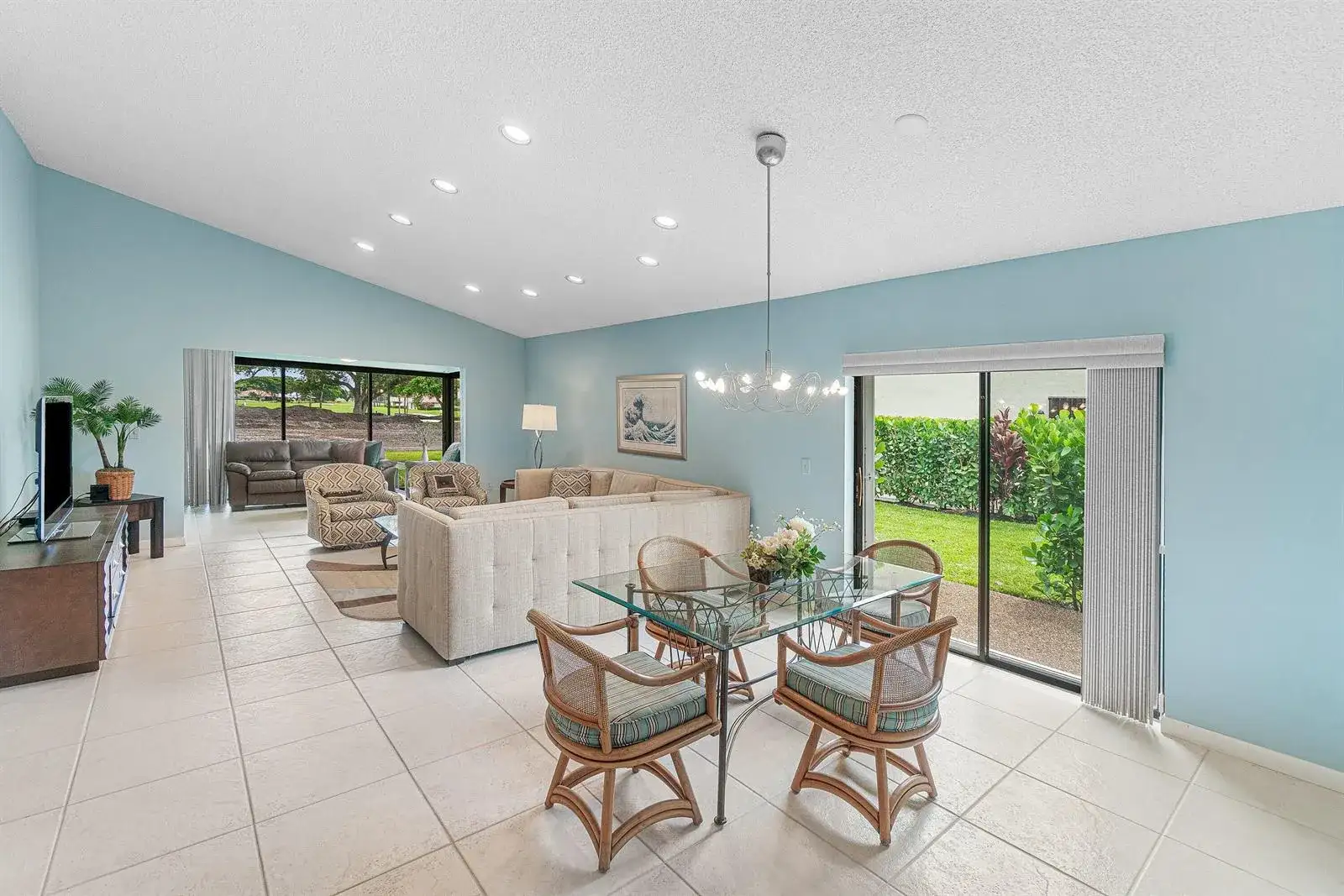 27 Stratford Lane W # D, Boynton Beach FL 33436 photo 2