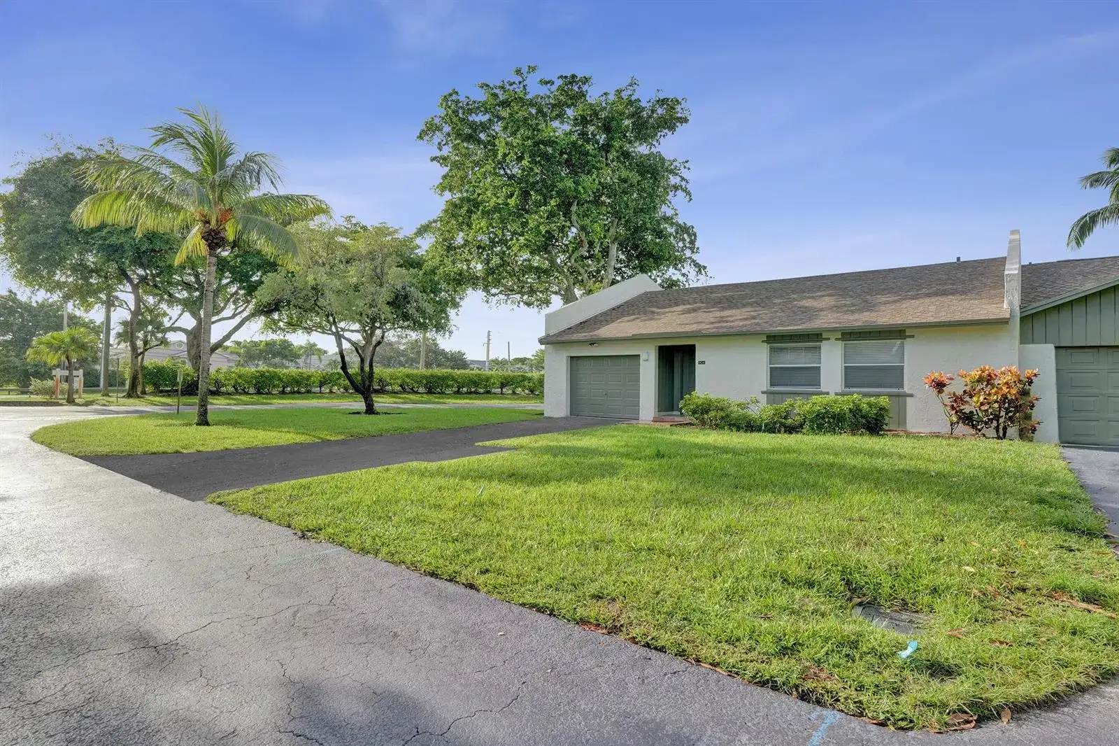 904 NW 51ST Street, Deerfield Beach FL 33064 photo 3