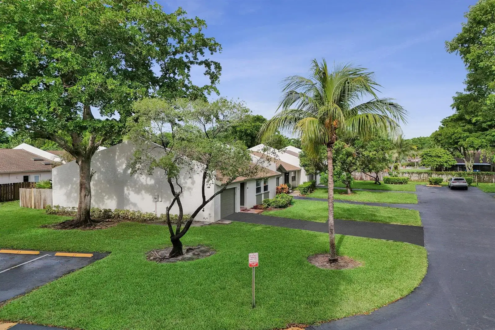 904 NW 51ST Street, Deerfield Beach FL 33064 photo 4