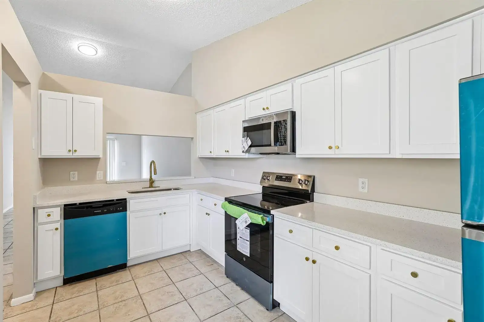 126 GARDEN COVE Court, Orlando FL 32835 photo 2