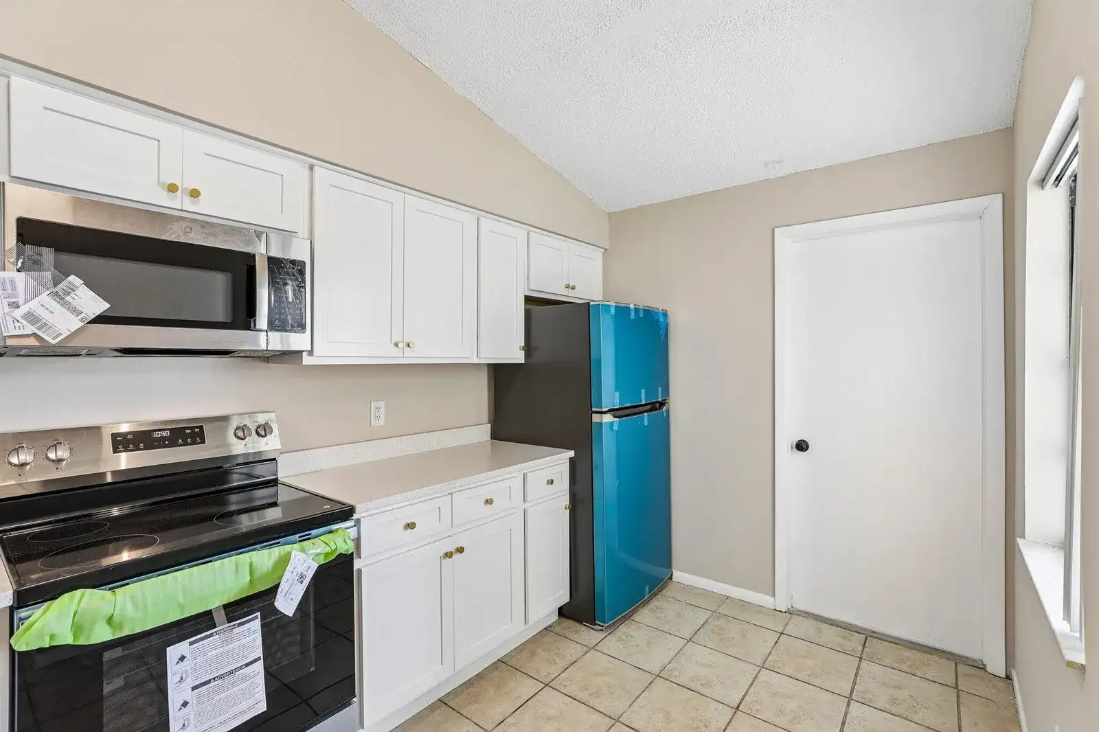 126 GARDEN COVE Court, Orlando FL 32835 photo 4