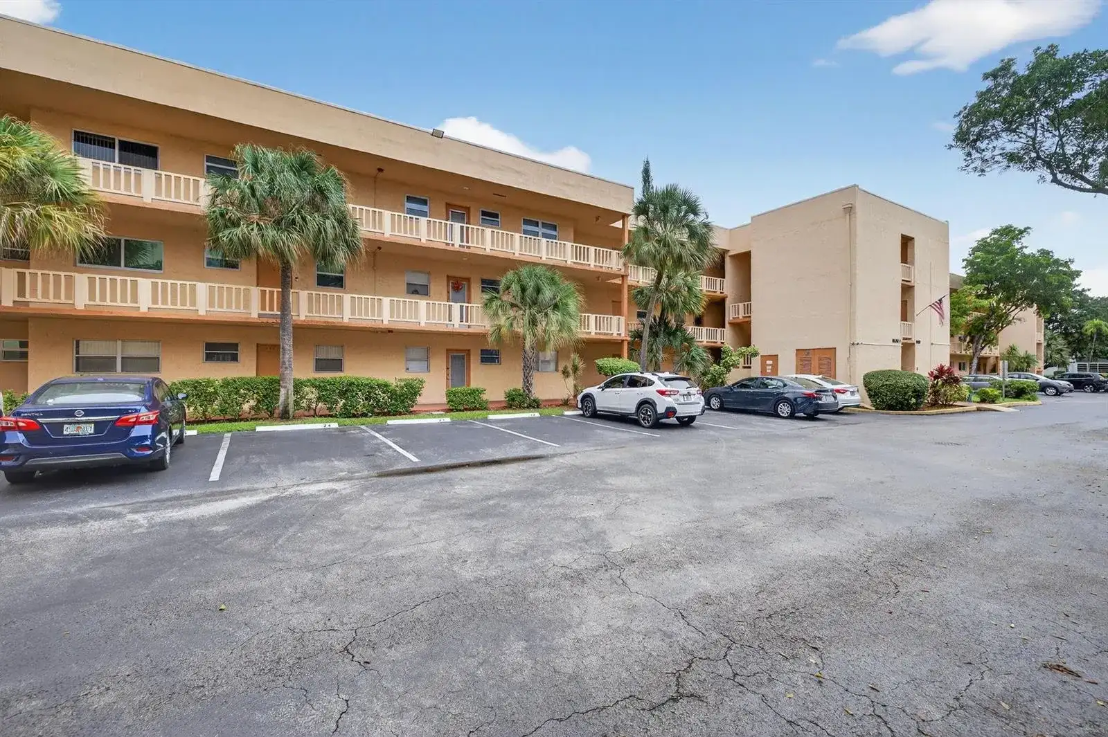 8400 LAGOS DE CAMPO Boulevard # 303, Tamarac FL 33321 photo 2