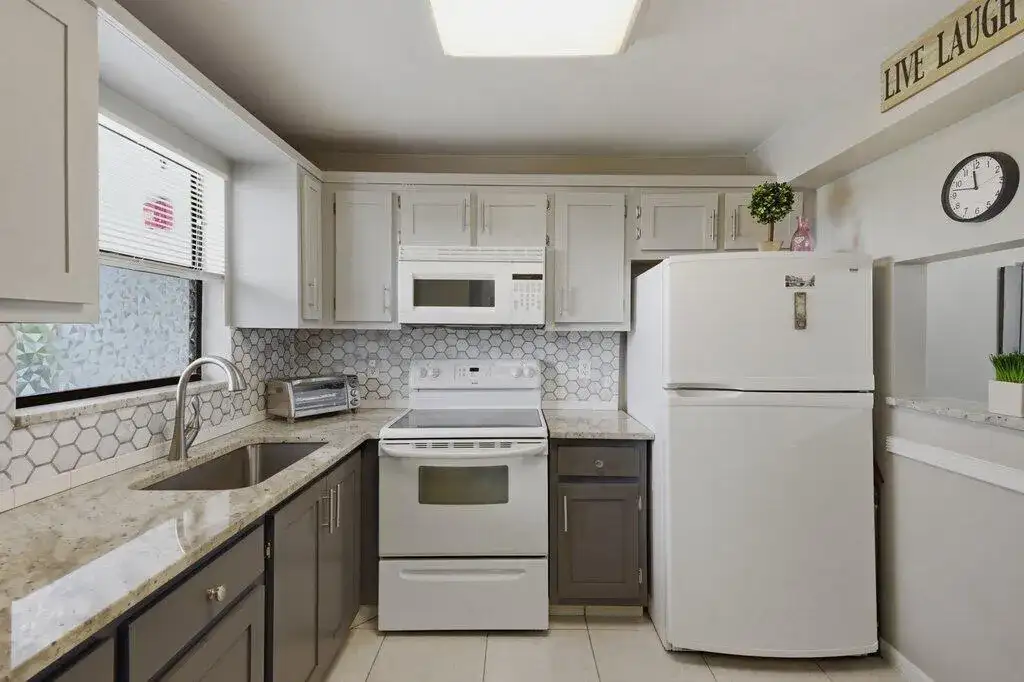 4640 Lucerne Lakes Boulevard W # 404, Lake Worth FL 33467 photo 3