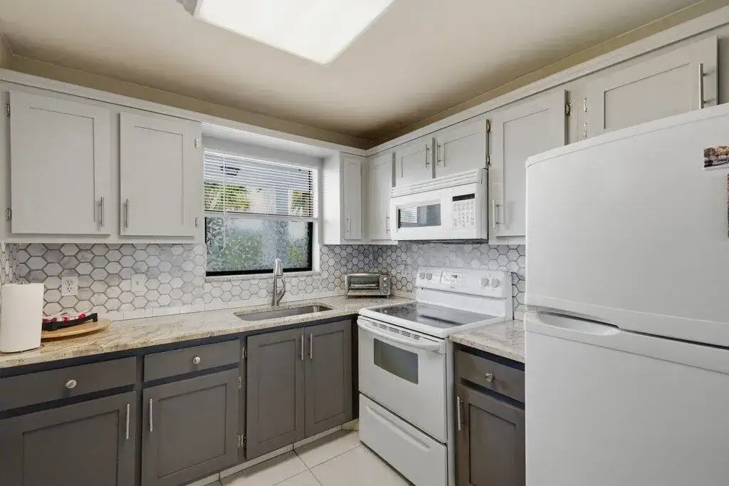 4640 Lucerne Lakes Boulevard W # 404, Lake Worth FL 33467 photo 4