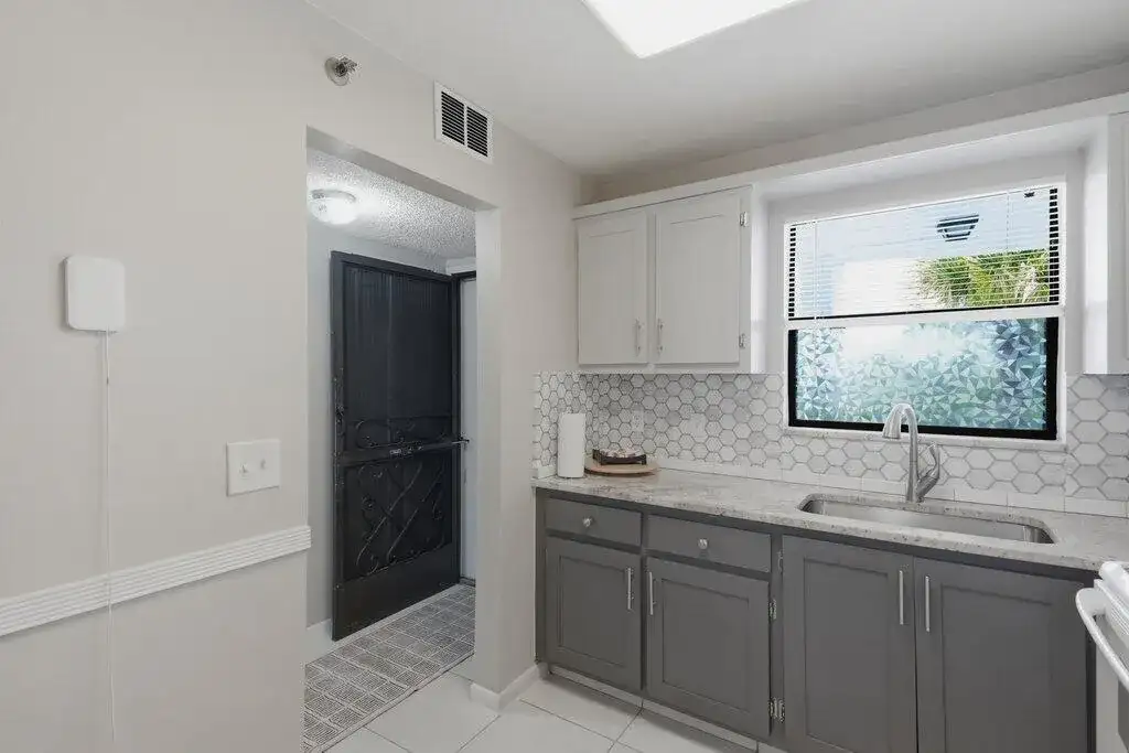 4640 Lucerne Lakes Boulevard W # 404, Lake Worth FL 33467 photo 5