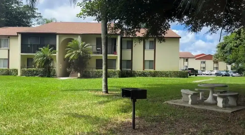 4849 SABLE PINE Circle # B1, West Palm Beach FL 33417