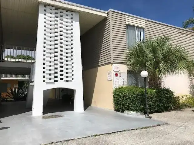 1500 Crescent Circle # B211, Lake Park FL 33403
