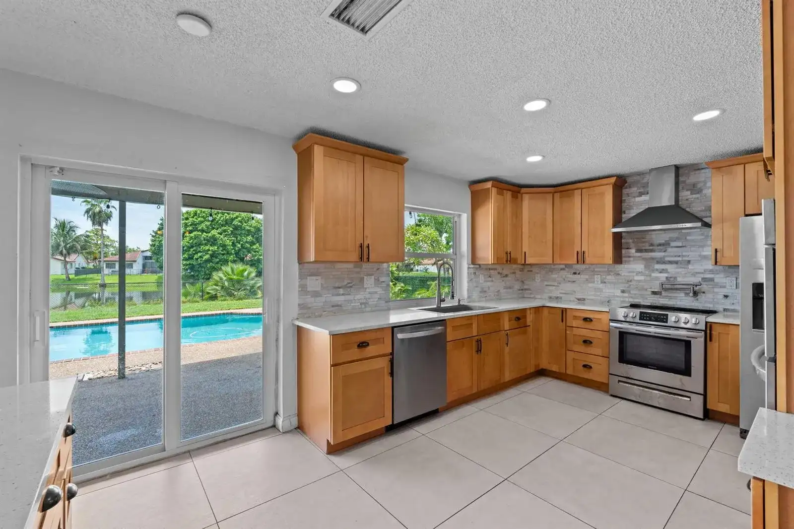 8560 NW 2nd Street, Coral Springs FL 33071 photo 5