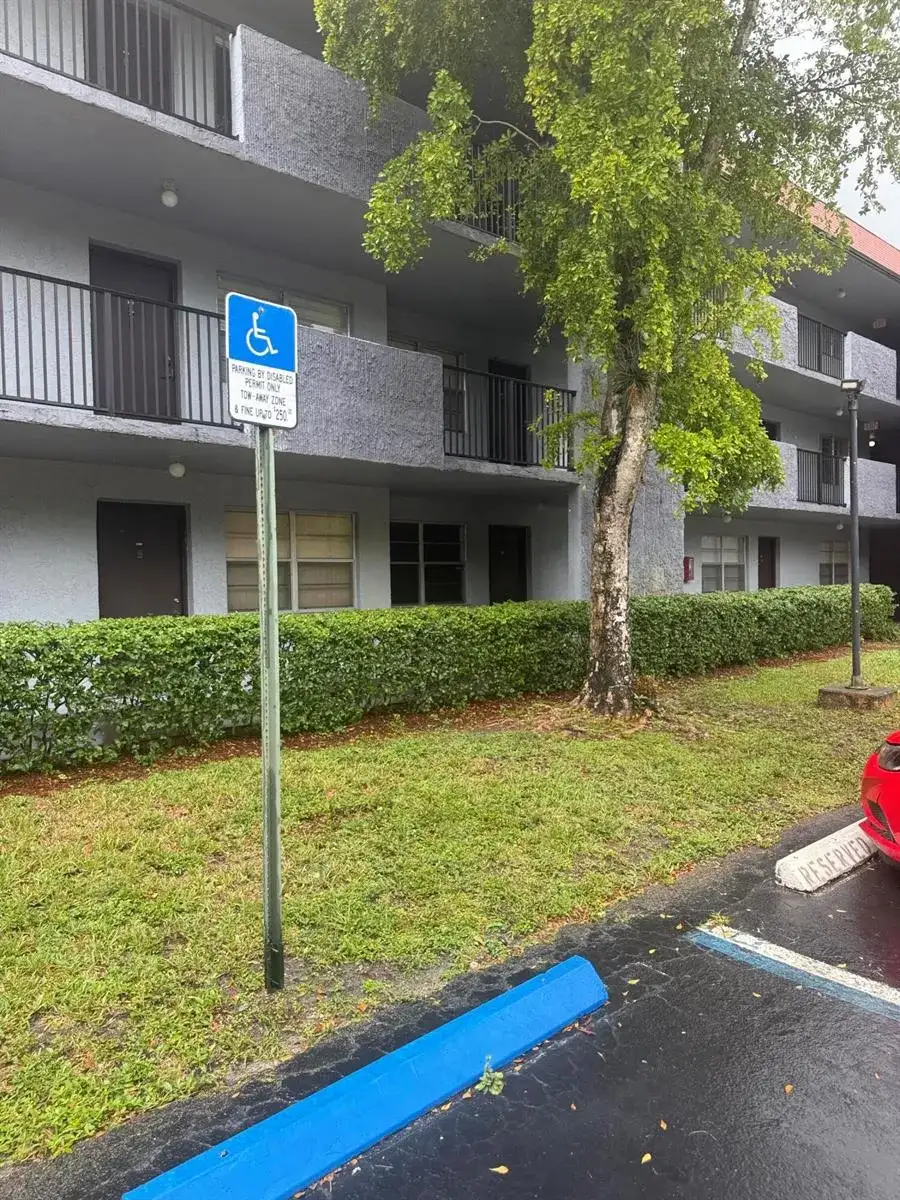 8450 LAGOS DE CAMPO Boulevard # 107, Tamarac FL 33321 photo 2