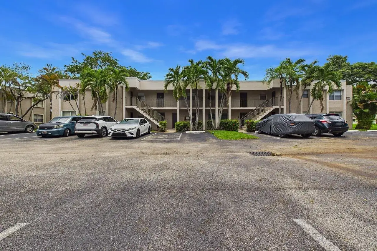 8511 OLD COUNTRY Manor # 401, Davie FL 33328