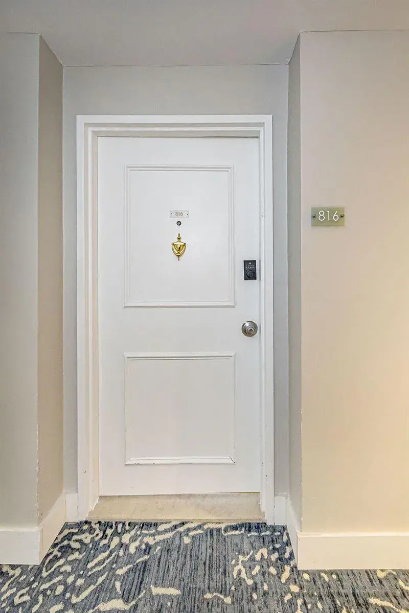 5601 Collins Avenue # 816, Miami Beach FL 33140