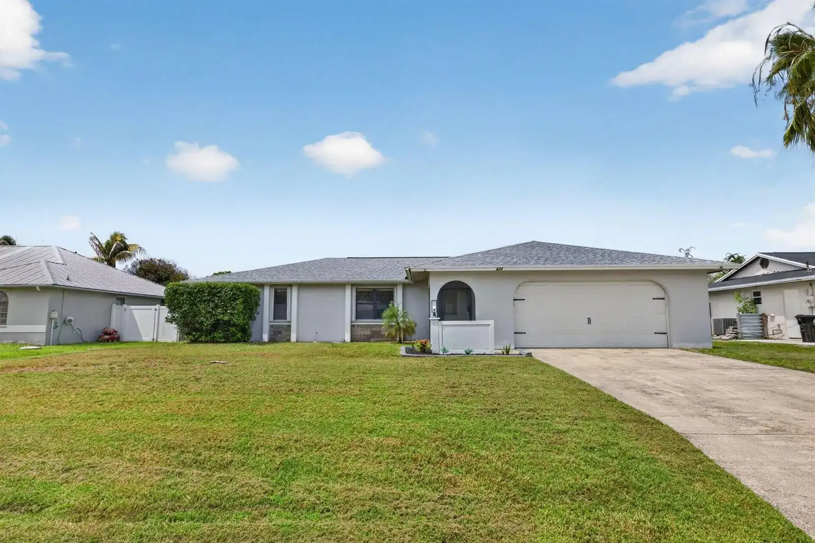 825 SE STARFLOWER Avenue, Port St. Lucie FL 34983