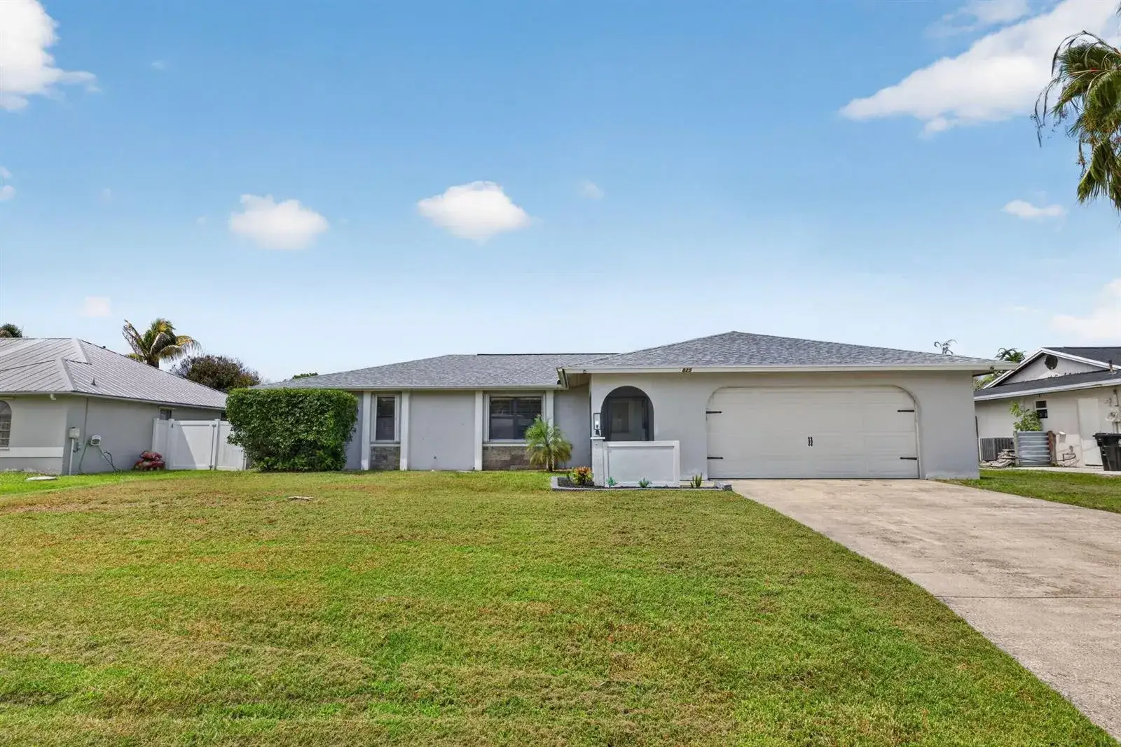 825 SE STARFLOWER Avenue, Port St. Lucie FL 34983
