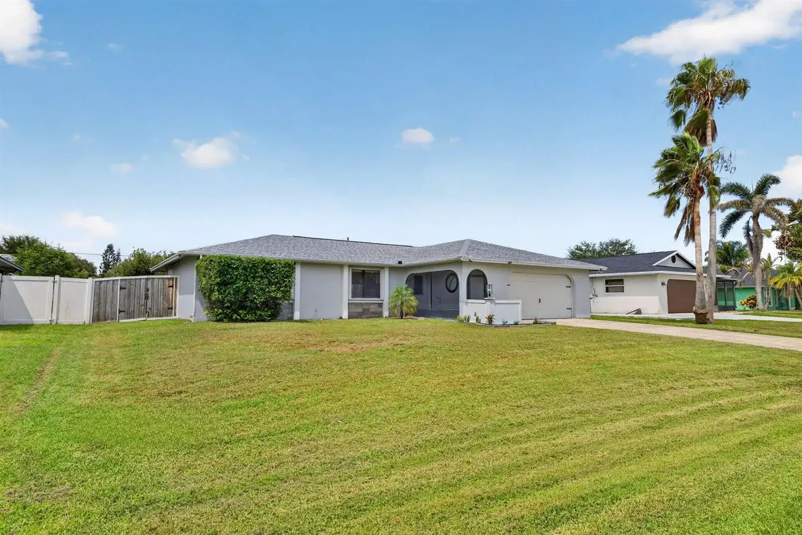 825 SE STARFLOWER Avenue, Port St. Lucie FL 34983 photo 2
