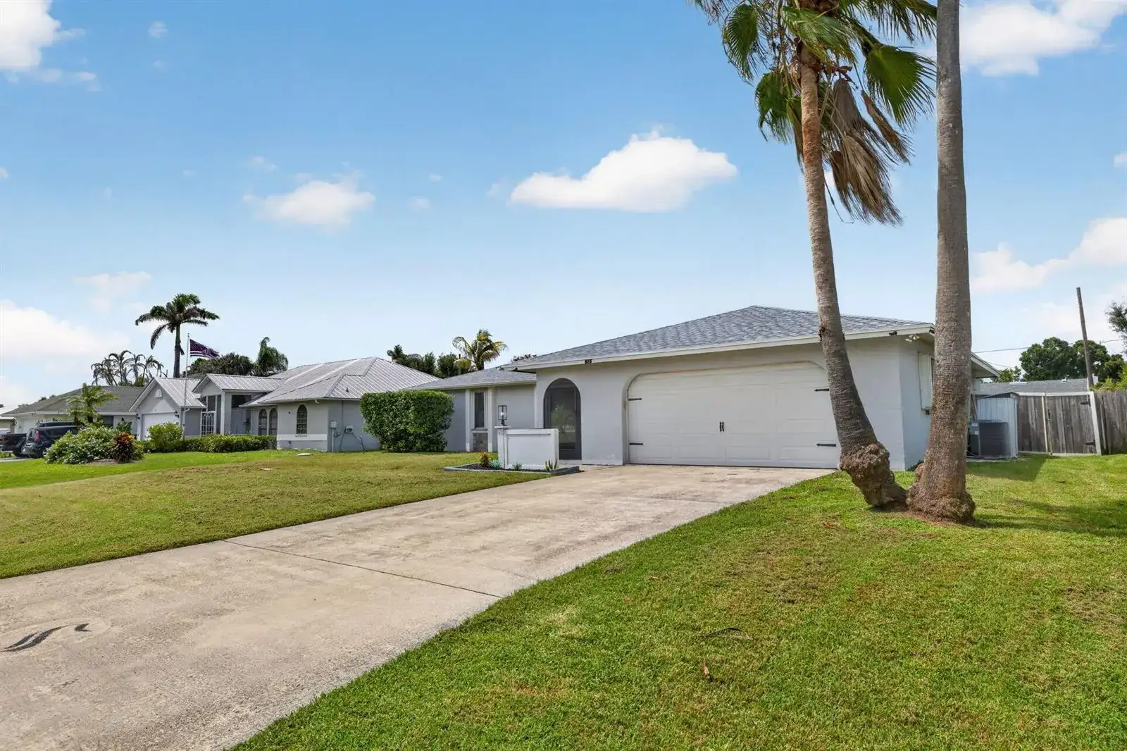 825 SE STARFLOWER Avenue, Port St. Lucie FL 34983 photo 3