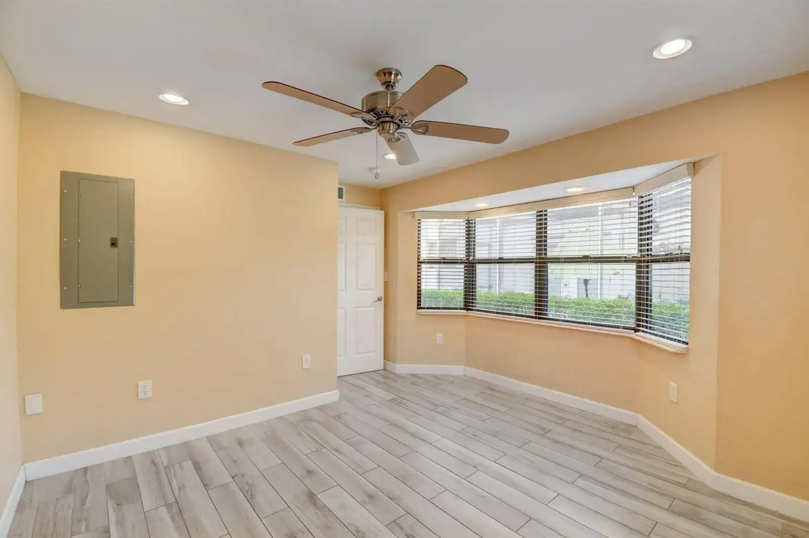 1316 DATE PALM Drive Rear, Lantana FL 33462 photo 4