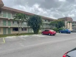 400 Village Green Circle W # 202, Palm Springs FL 33461