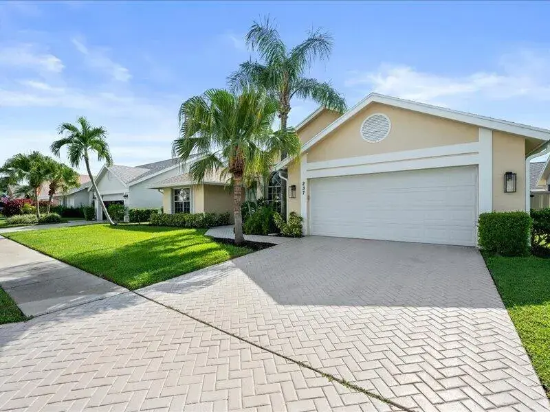 237 MOCCASIN Trail W, Jupiter FL 33458
