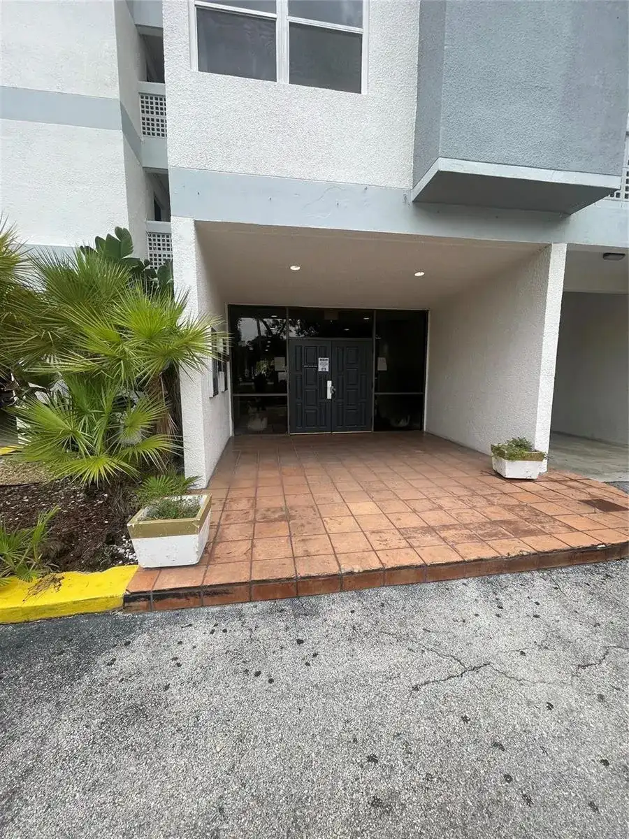 3301 SPANISH MOSS Terrace # 610, Lauderhill FL 33319 photo 3