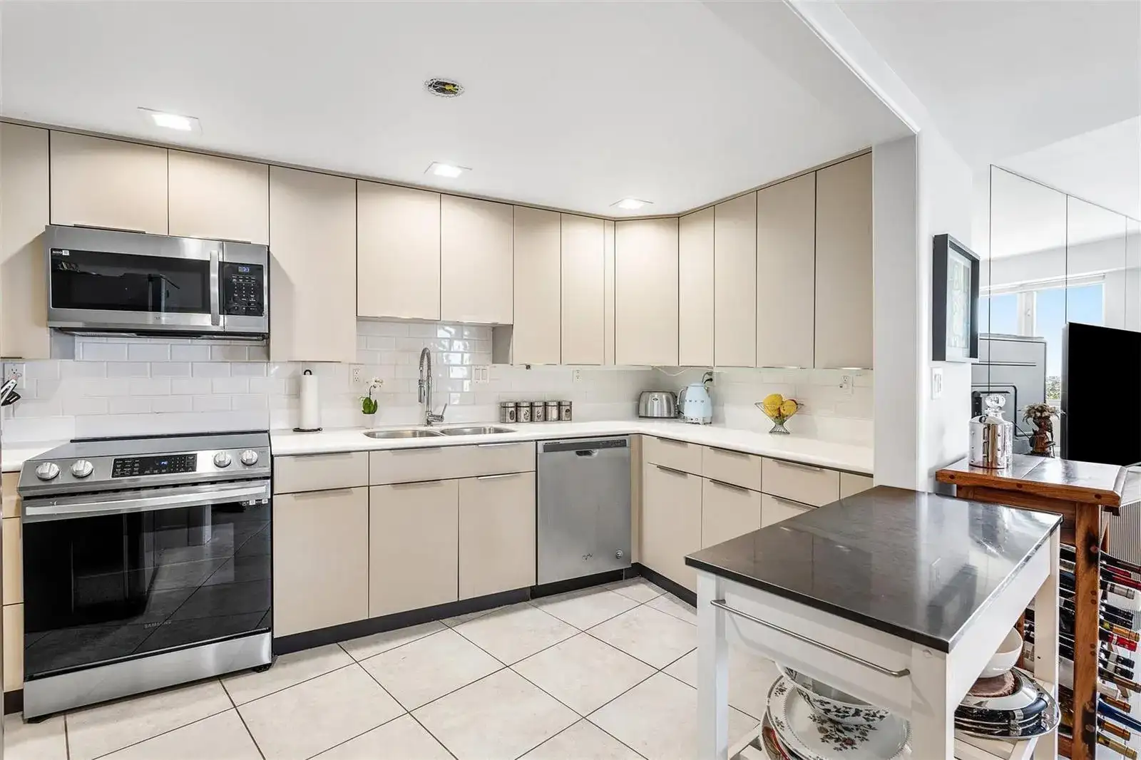 3000 Holiday Drive, Fort Lauderdale FL 33316 photo 4