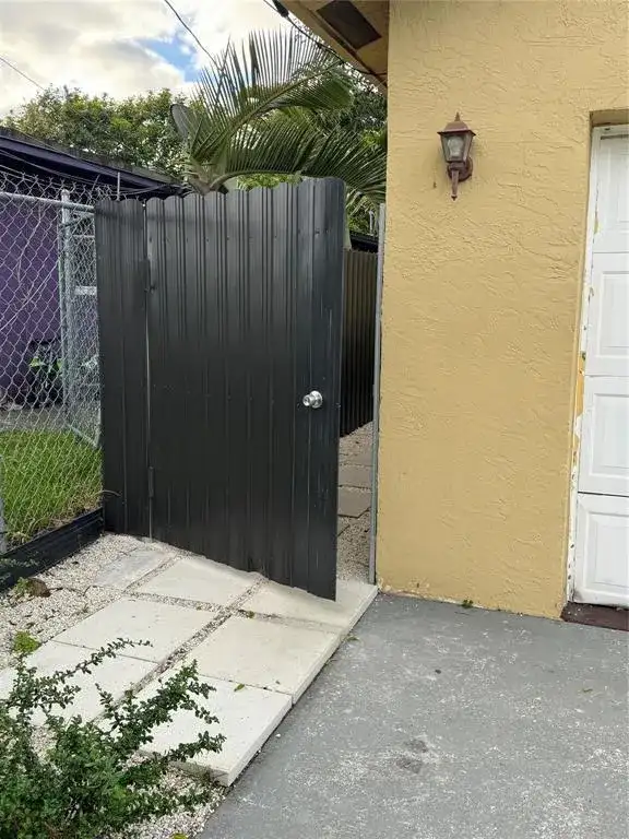 1136 NW 5TH Court, Fort Lauderdale FL 33311 photo 3