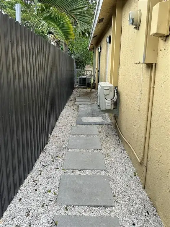 1136 NW 5TH Court, Fort Lauderdale FL 33311 photo 4
