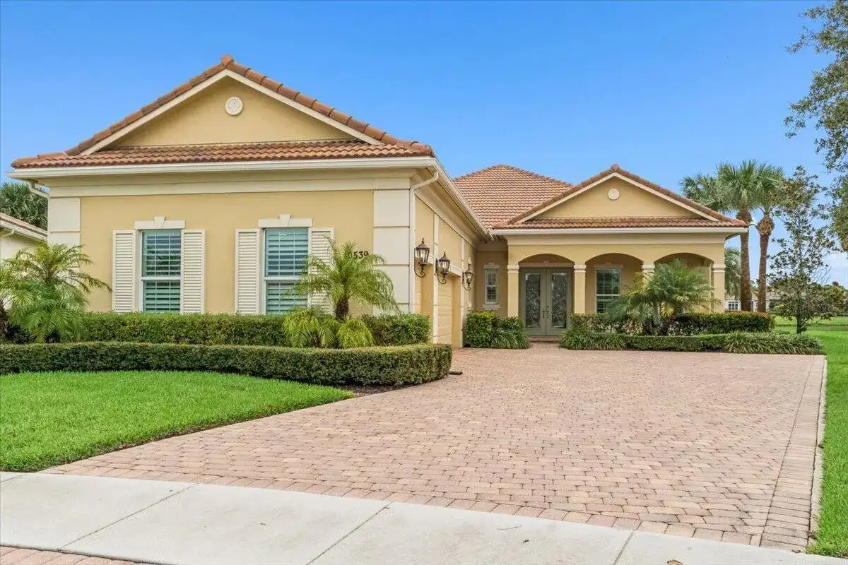 10539 SW CAPRAIA Way, Port St. Lucie FL 34986 photo 3