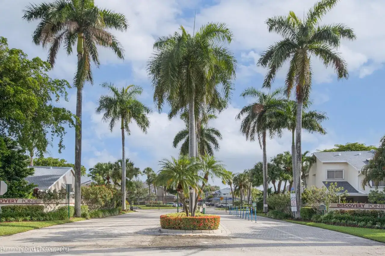 2047 DISCOVERY Circle E, Deerfield Beach FL 33442 photo 3