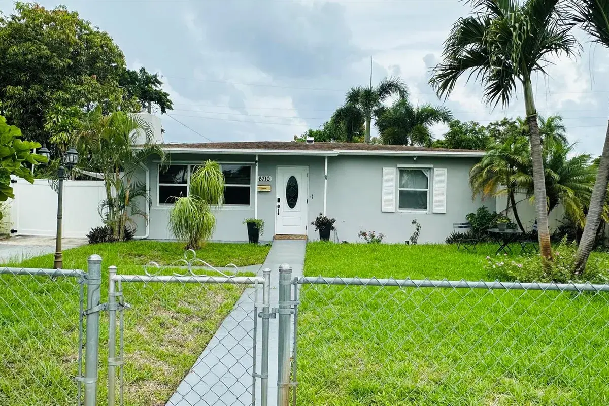 6710 Forest Court, West Palm Beach FL 33405
