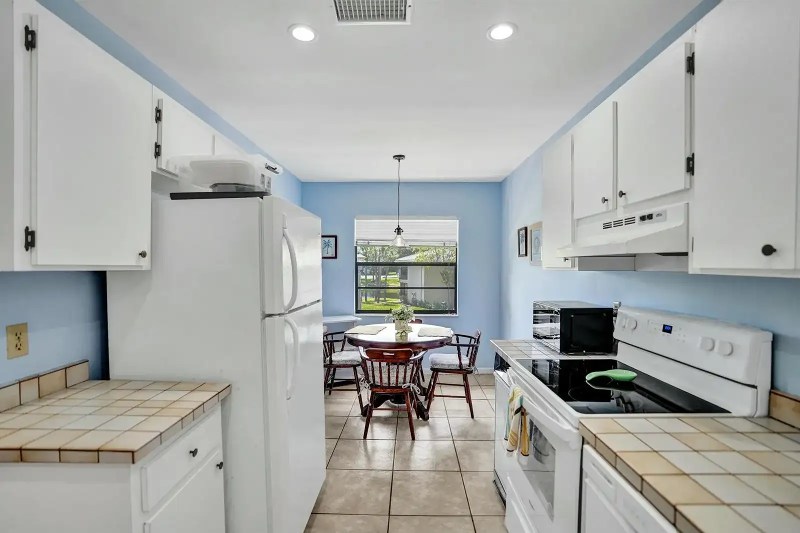 19 STRATFORD Drive E Unit F, Boynton Beach FL 33436 photo 2