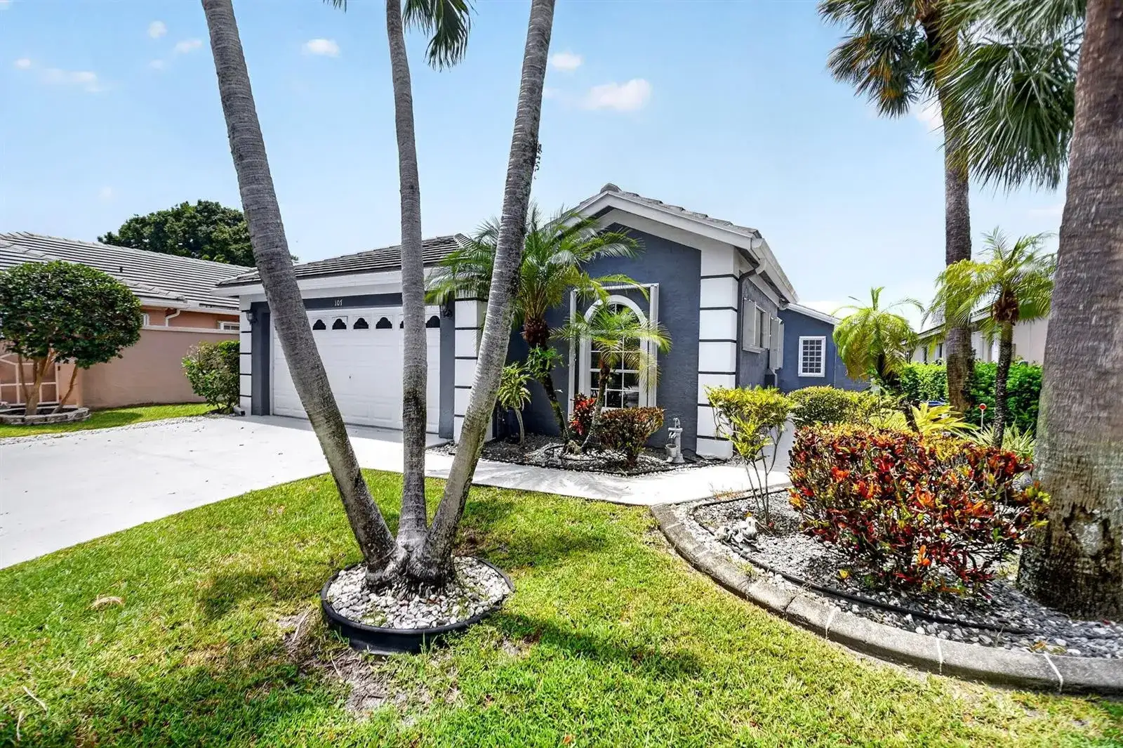 107 Harbor Lake Circle, FL 33413 photo 2