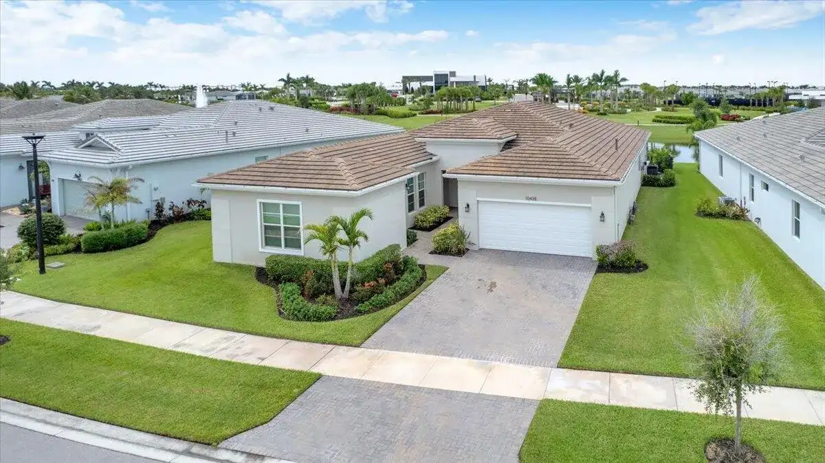 10438 SW AQUILA Way, Port St. Lucie FL 34987 photo 2