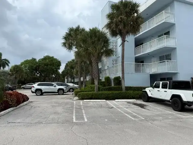 2010 S Federal Highway # 202, Boynton Beach FL 33435