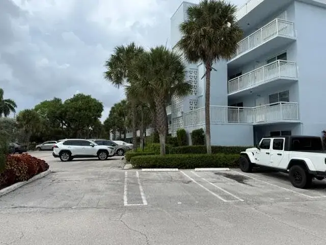 2010 S Federal Highway # 202, Boynton Beach FL 33435