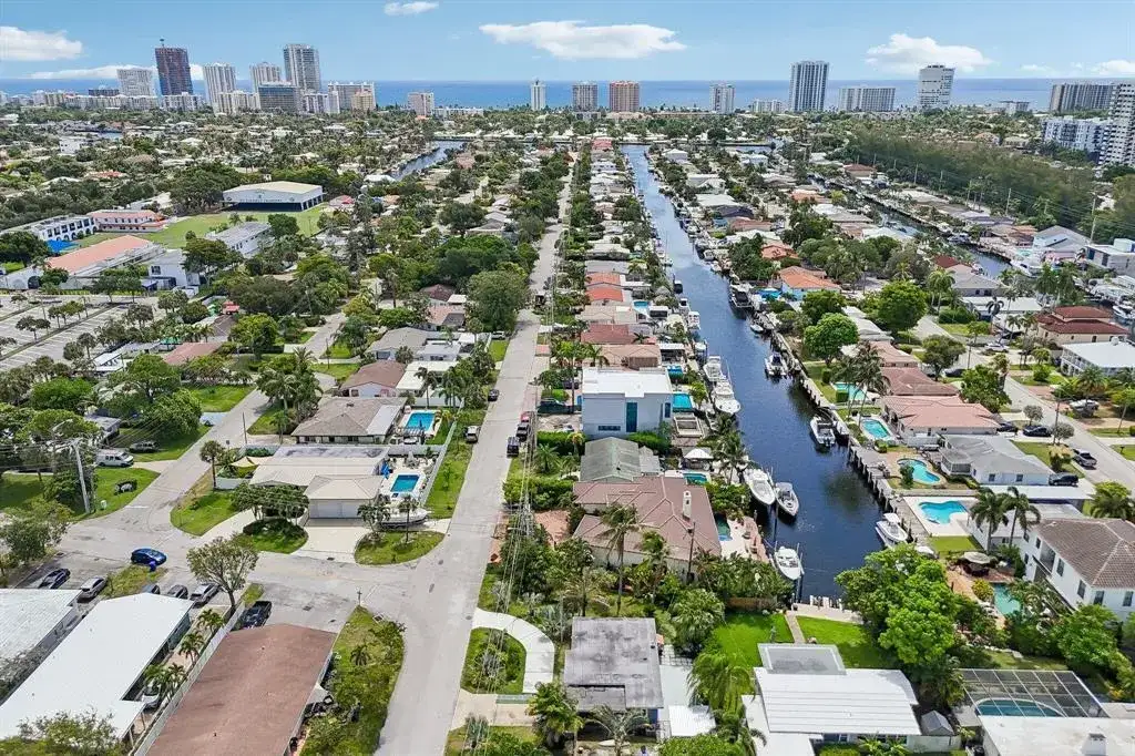 2304 SE 13th Court, Pompano Beach FL 33062 photo 2