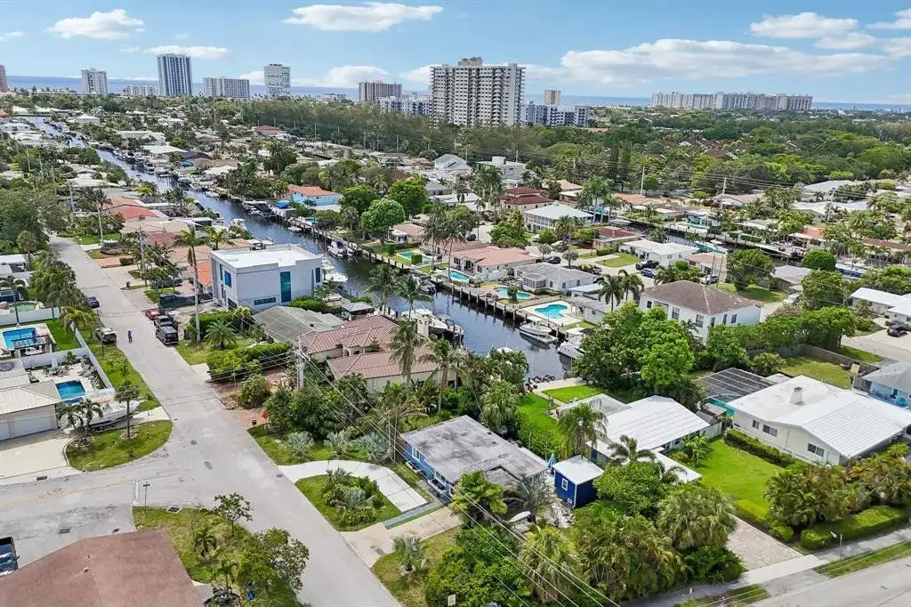 2304 SE 13th Court, Pompano Beach FL 33062 photo 3